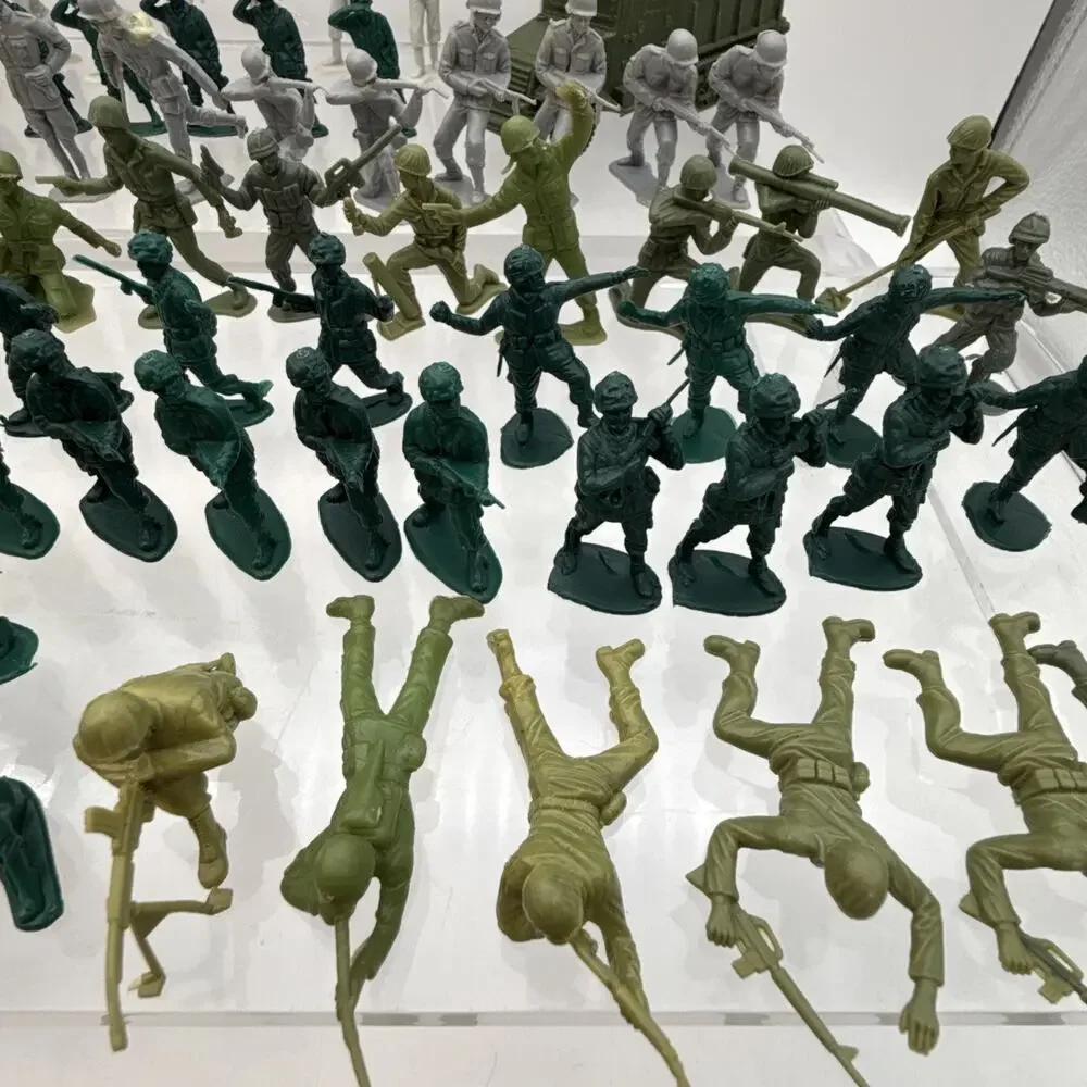 Lot of 120 Vintage WW2 Army Men Green Gray White Plastic Soldiers Figures